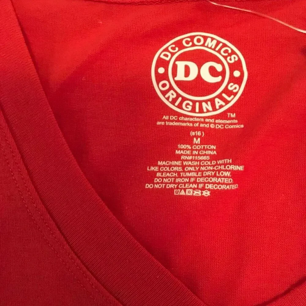 DC comics Robin v neck shirt Hot-topic Black and Red T-shirt NWT